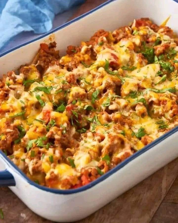 Hearty Taco-Style Loaded Potato Casserole😍😋 459219124_2810078765822683_7189649045048027367_n